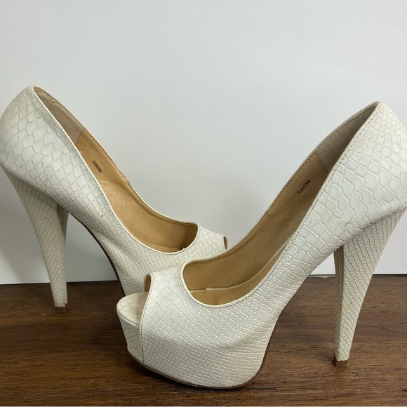 Charlotte Russe Beige Reptile Print Peep Toe Pumps - Picture 5 of 11